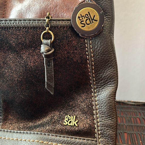 The Sak Brown and Black Leather Shoulder Bag - Picture 2 of 6